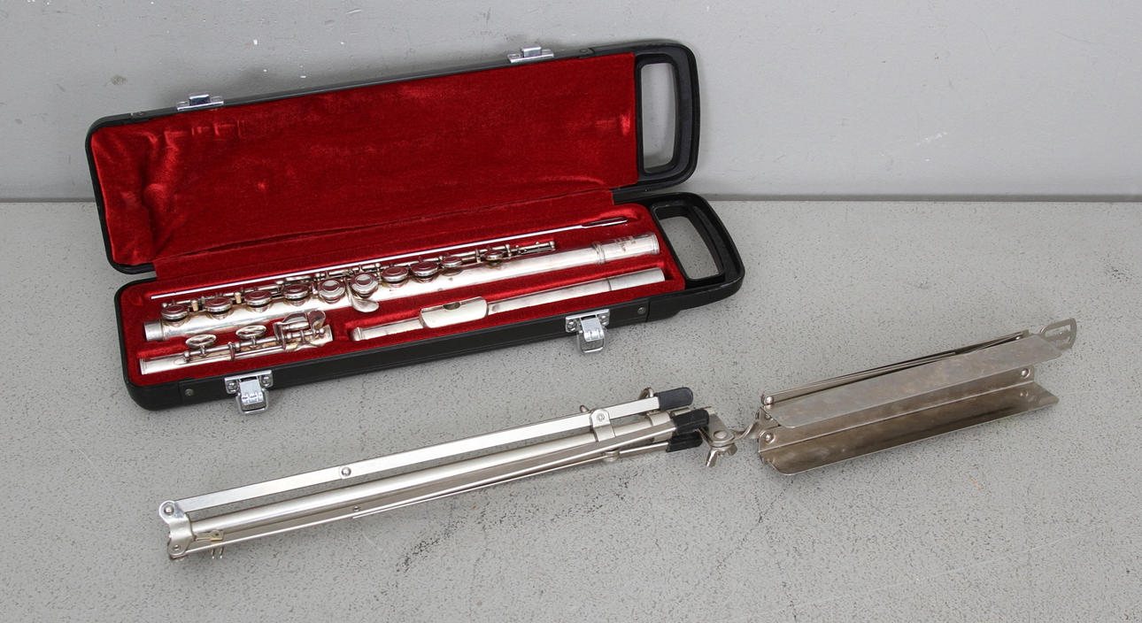 FLÖJT samt NOTSTÄLL, YFL211S, Yamaha.