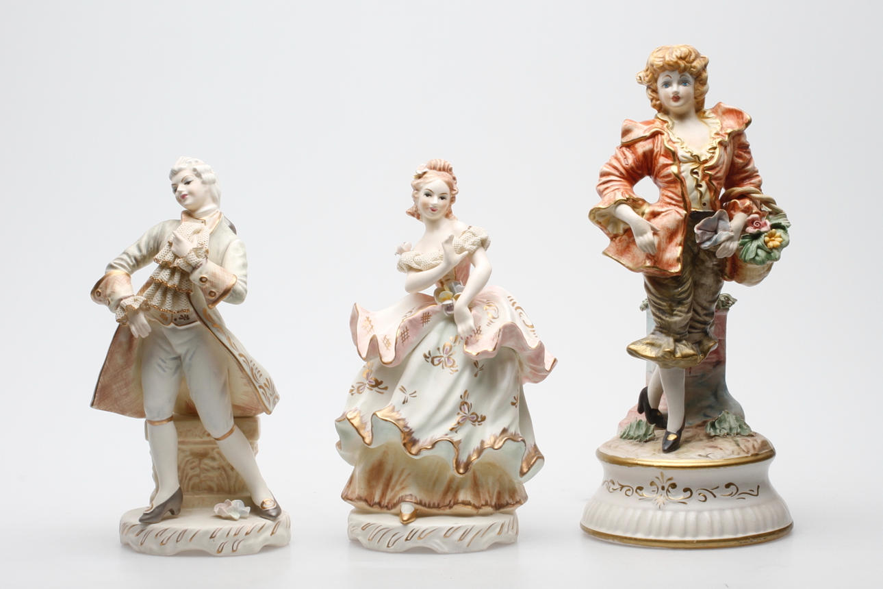 FIGURINER, ett par samt en enkel. Capodimonte samt MCMLIX.