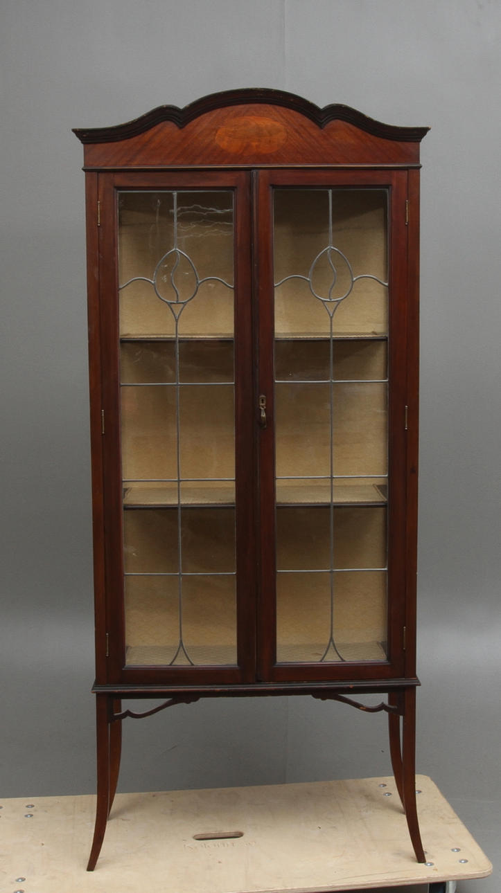 VITRINSKÅP, 1900-tal.