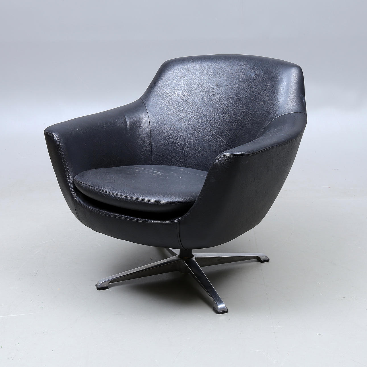 LÆNESTOL, drejefunktion, kunstlæder, 1900-tallet.