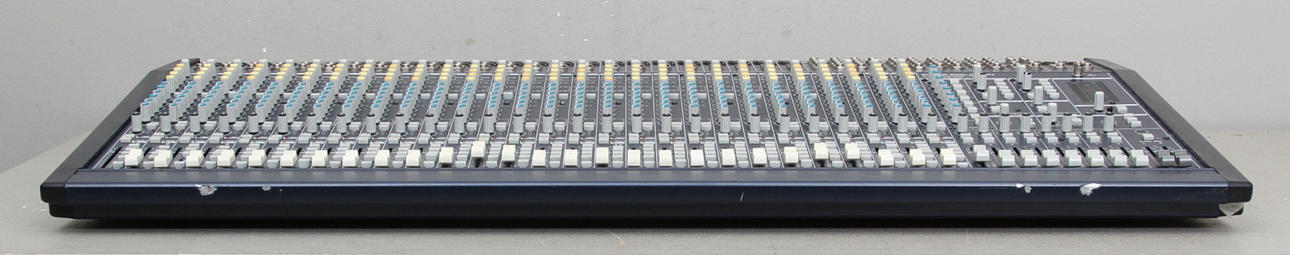 MIXERBORD, Eurodesk 3282A, Behringer.