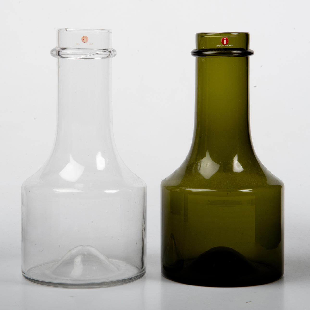 TAPIO WIRKKALA. Flaskor, 2 stycken, glas, Iittala, signerade TW.