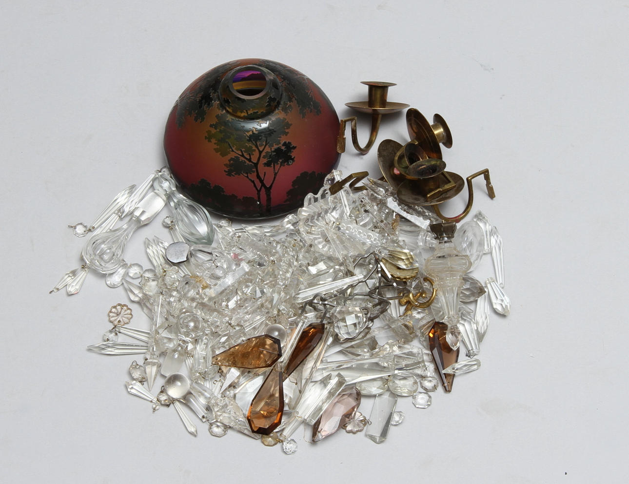 PARTI PRISMOR och LJUSARMAR, LAMPGLASKUPA.