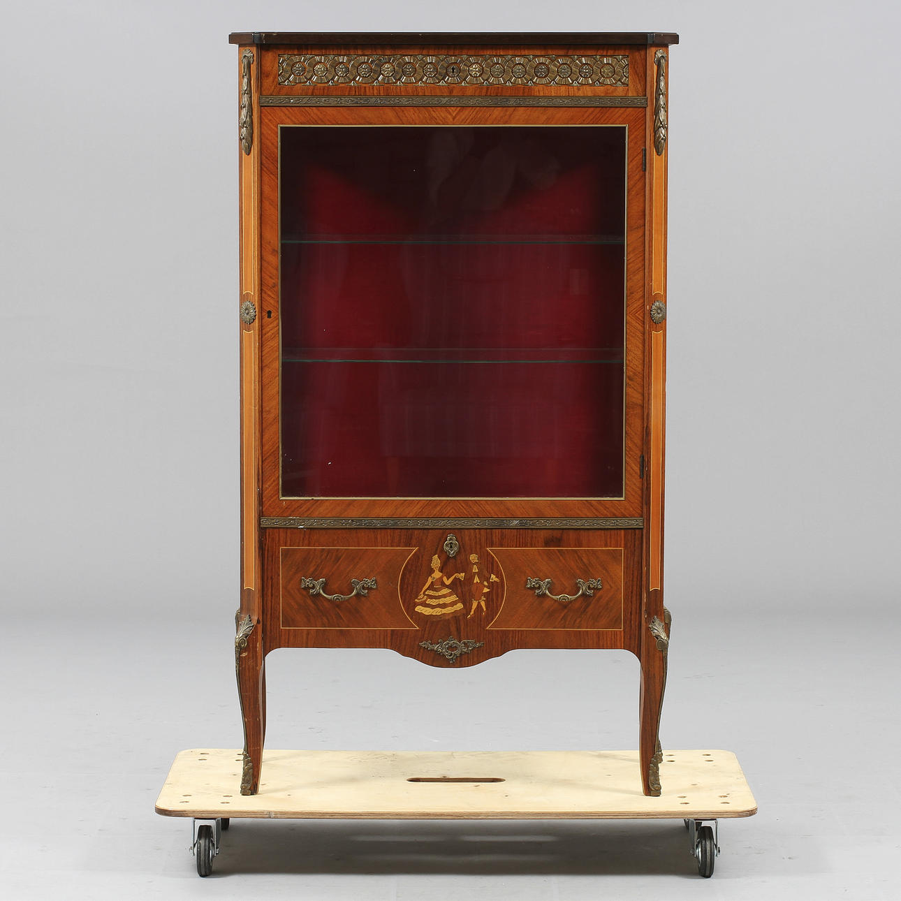 VITRINSKÅP, gustaviansk stil, 1900-tal.