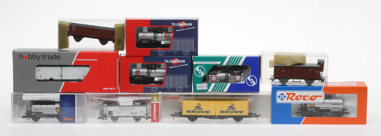MODELLTÅG 10 svenska godsvagnar i originalkartong. Olika tillverkare.