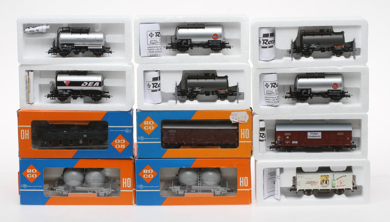 MODELLTÅG ROCO 12 godsvagnar i originalkartong.