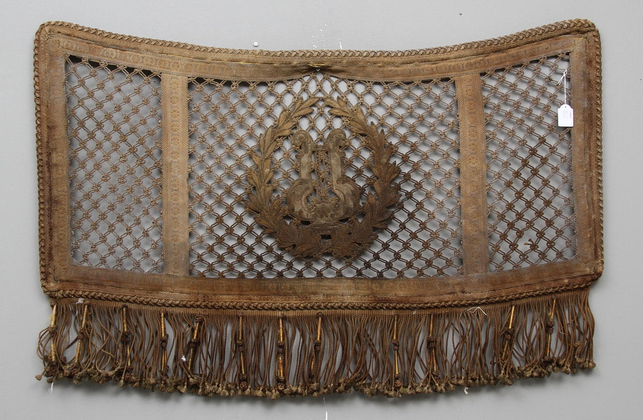 ORKESTERSTANDAR, makrame/guldbroderi, 1800 tal.