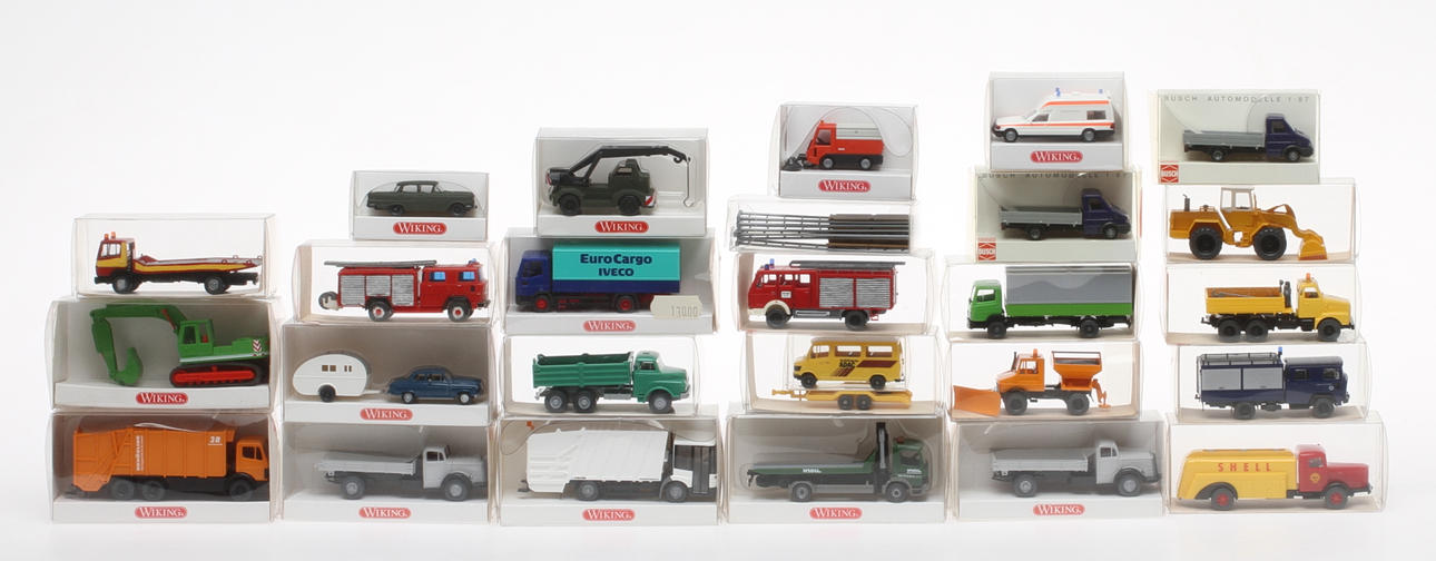 MODELLBILAR WIKING. Cirka 25 stycken. Originalkartonger.