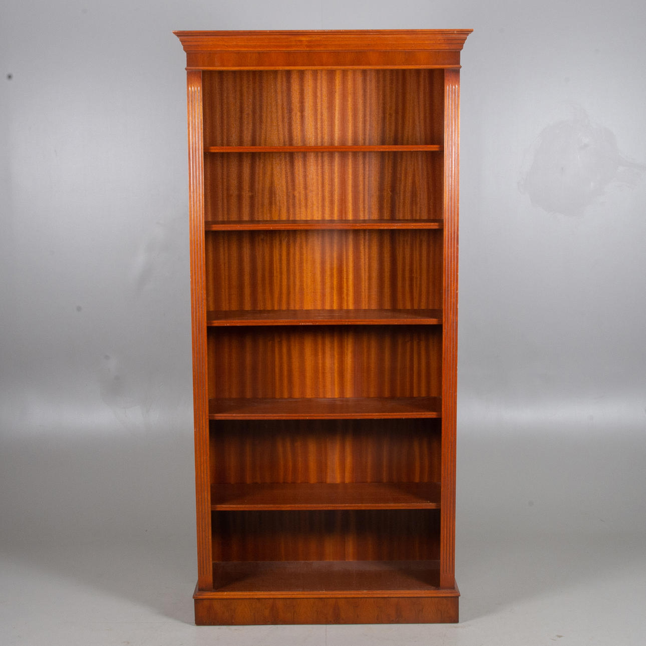 BCHERREGAL, Eibe, englischer Stil. Mbel - Schrnke & Regale - Auctionet