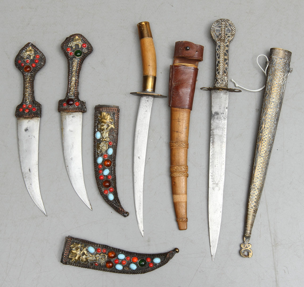 DOLKAR, 4 st, mestadels Nordafrika.