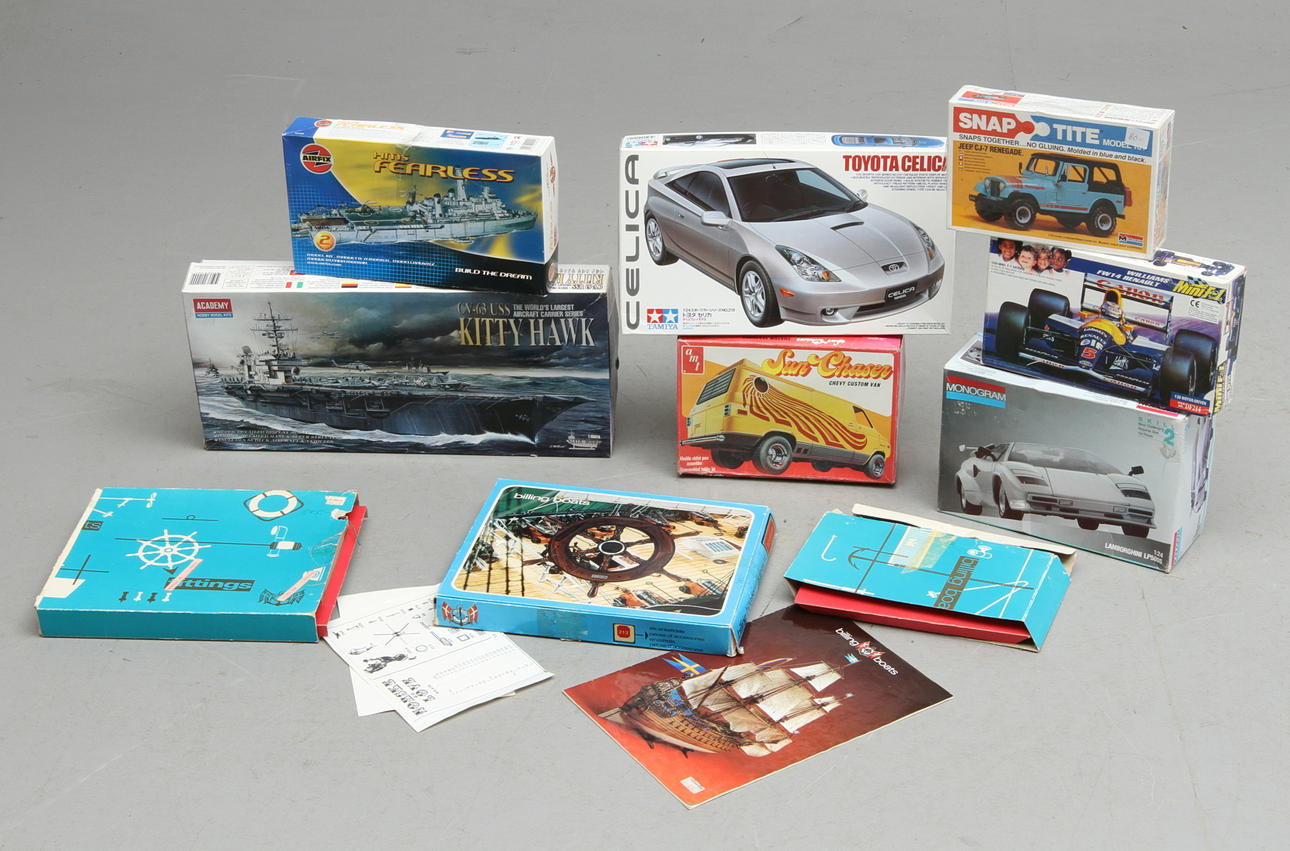 BYGGSATSER BILAR och BÅTAR bland annat "Billing Boats". Originalkartonger.