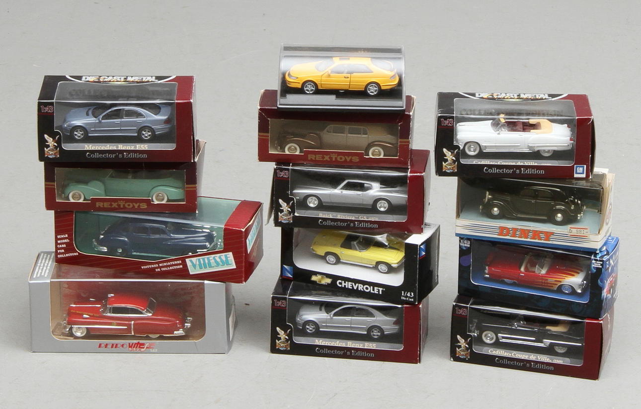 MODELLBILAR cirka 13 stycken, Die cast metal, dinky, vitesse, rextoys med flera.