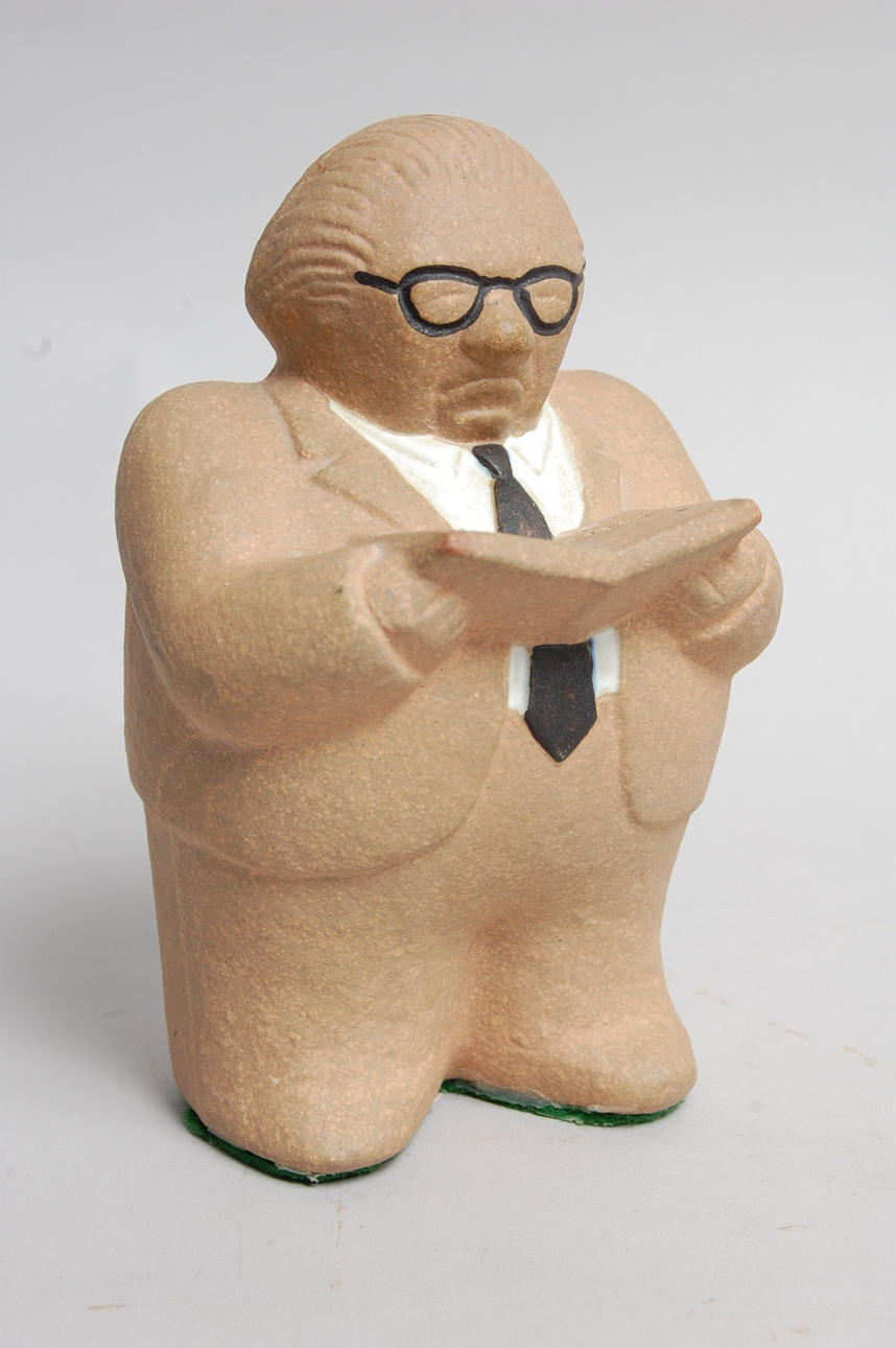 LISA LARSSON. figurin, sparbössa, " Gunnar Sträng " , Gustavsberg.