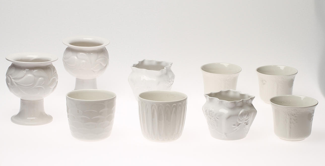 YTTERFODER, 9 st, Rörstrand och Gustavsberg, bl a "Bladrelief" Margareta Hennix. 1900-tal.