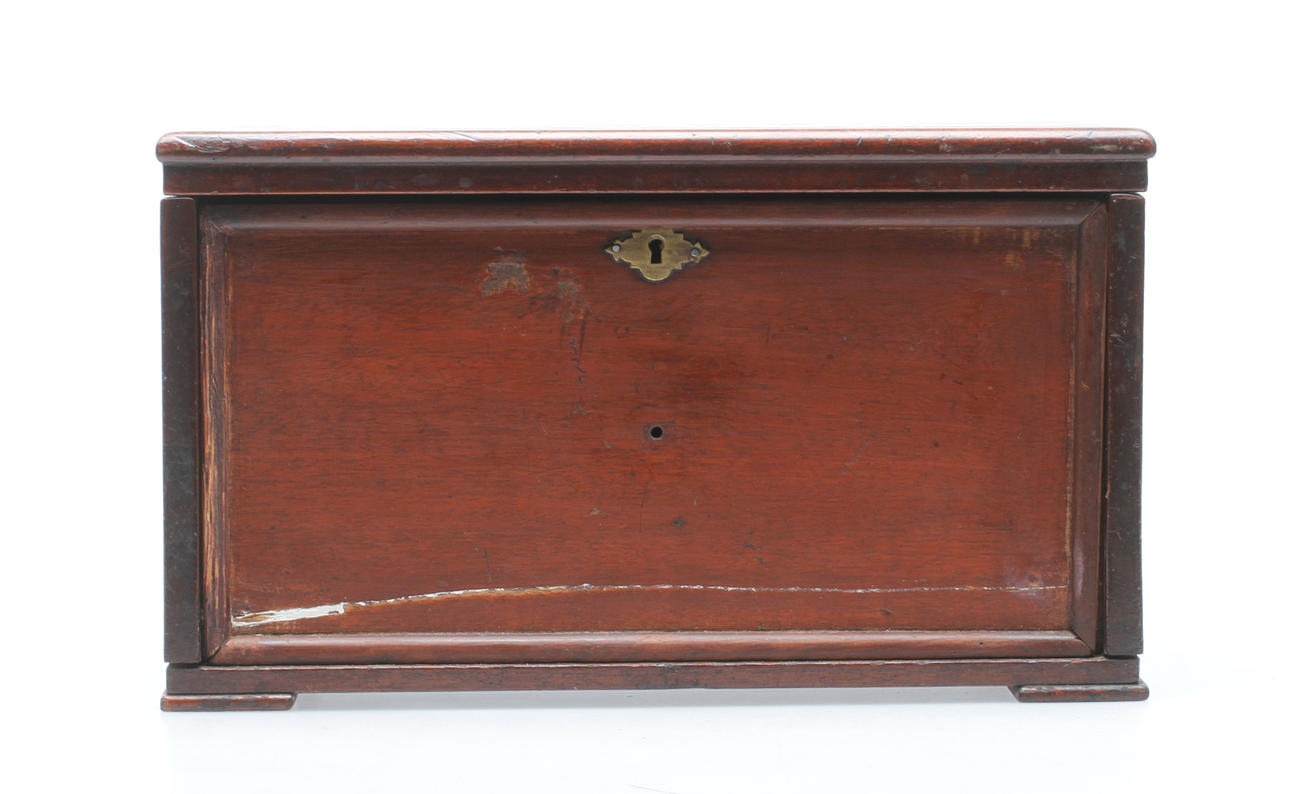 SCHATULL, för urmakeriverktyg, 1800-tal.