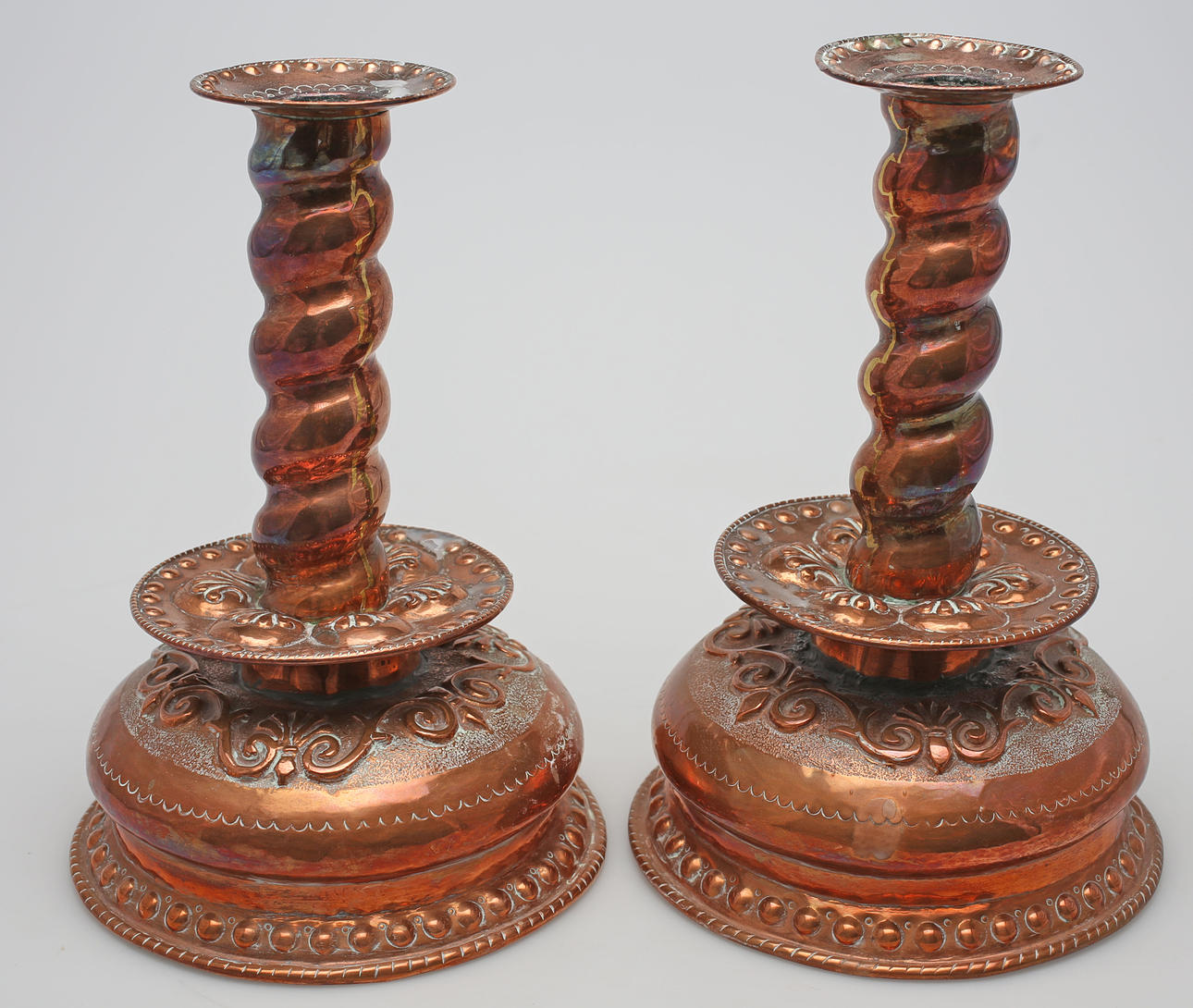 LJUSSTAKAR, ett par, koppar, barock stil, troligen 1900-talets början.