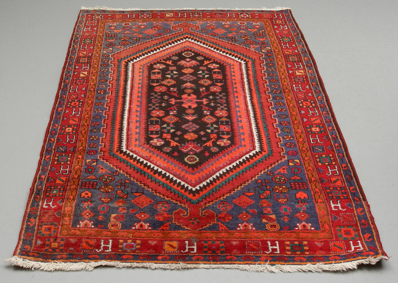 MATTA, orientalisk, ca 220 x 142 cm.