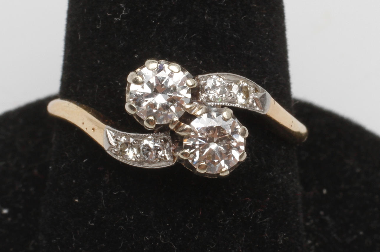 SYSKONRING MED BRILJANTSLIPADE DIAMANTER, 18k guld, vikt ca 2,8 gr.