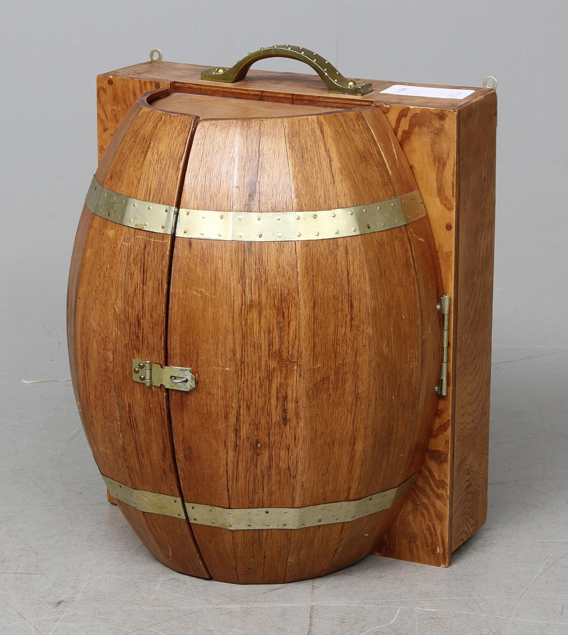 BAR, de pared, en forma de tonel, 1900.