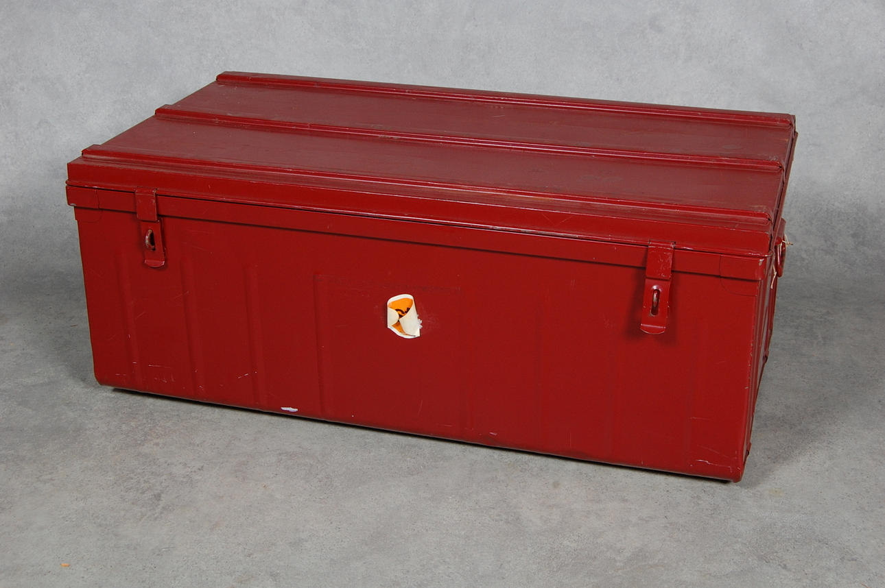 KOFFERT, målad plåt, 1900-tal.