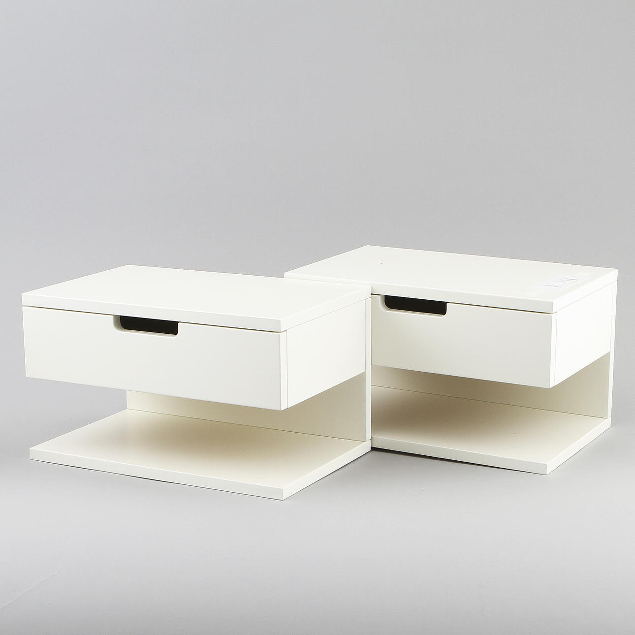 NATTYGSBORD, 1 par, "Straight", Karin Mannerstål.