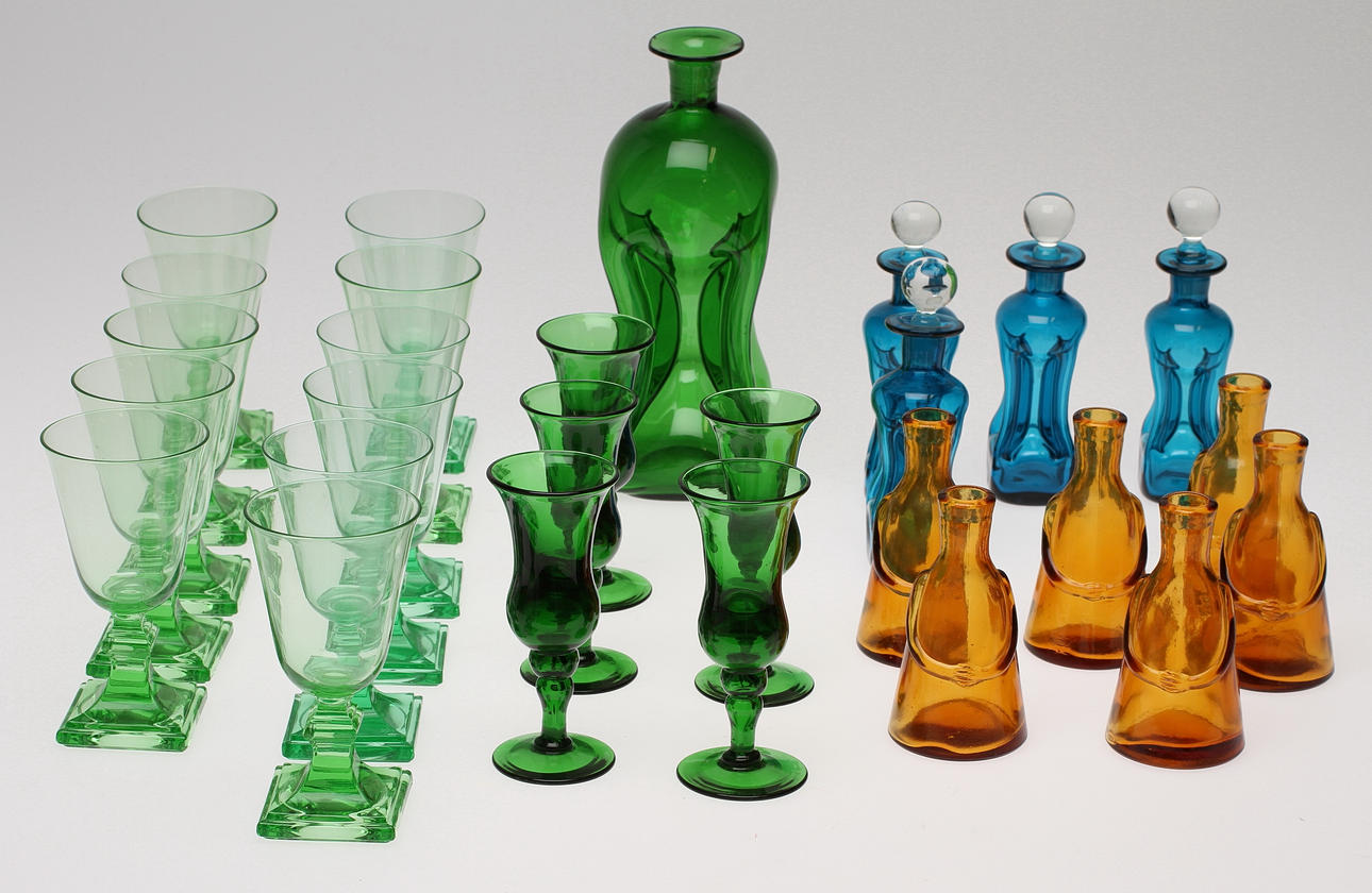 PARTI DIVERSE GLAS, 27 delar, glas och snapsgummor. 1900-tal.