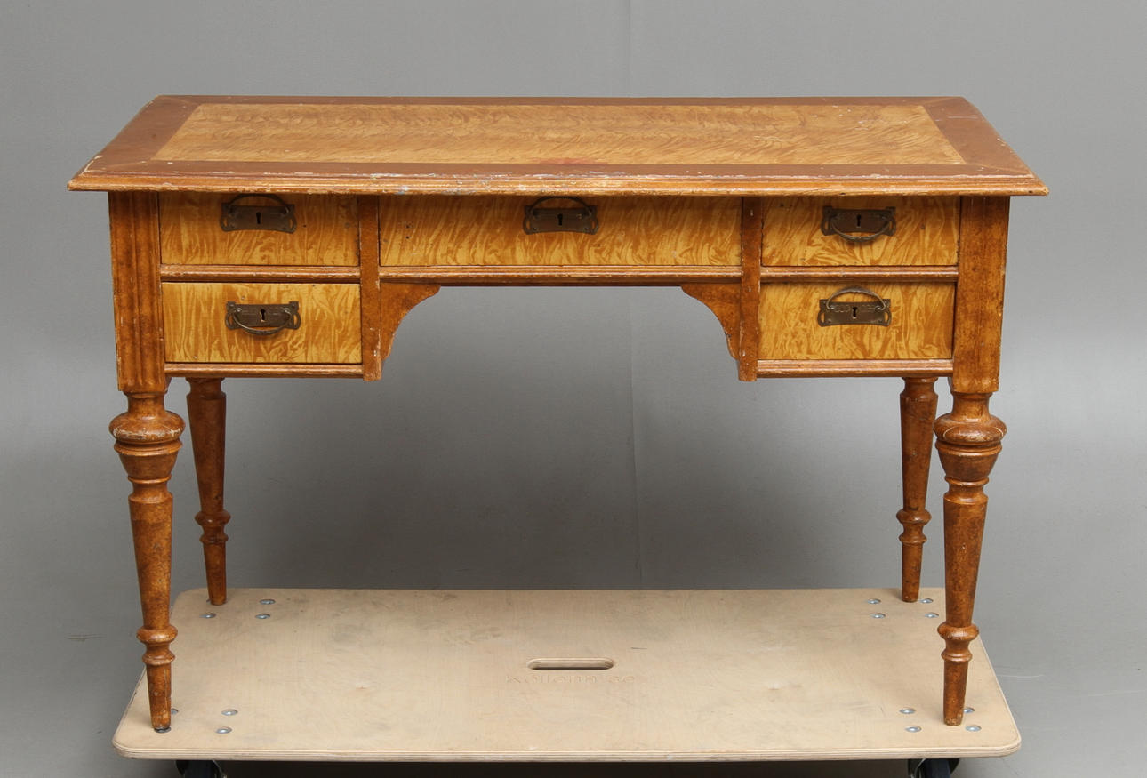 SKRIVBORD, omkring 1900.