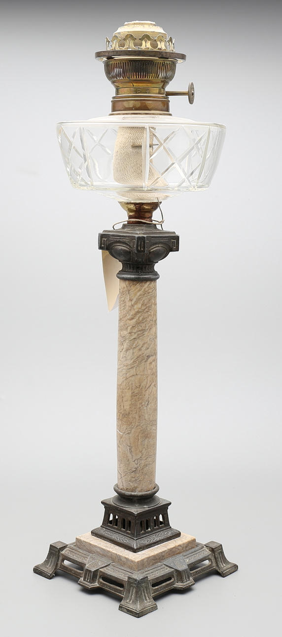 FOTOGENLAMPFOT, 1800-tal.