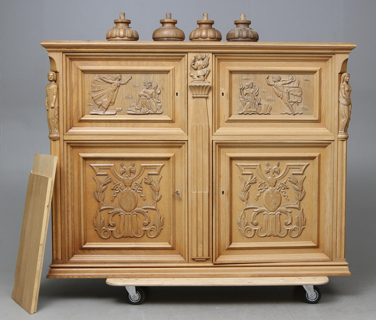 SKÅP, renässans-stil, 1920/30-tal.