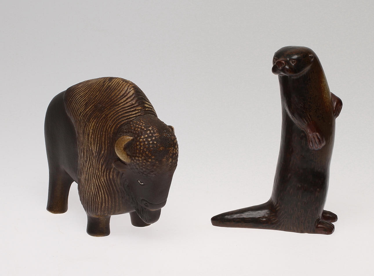 FIGURINER, 2 st, stengods, Lisa Larson, Gustavsberg. 1900-tal.