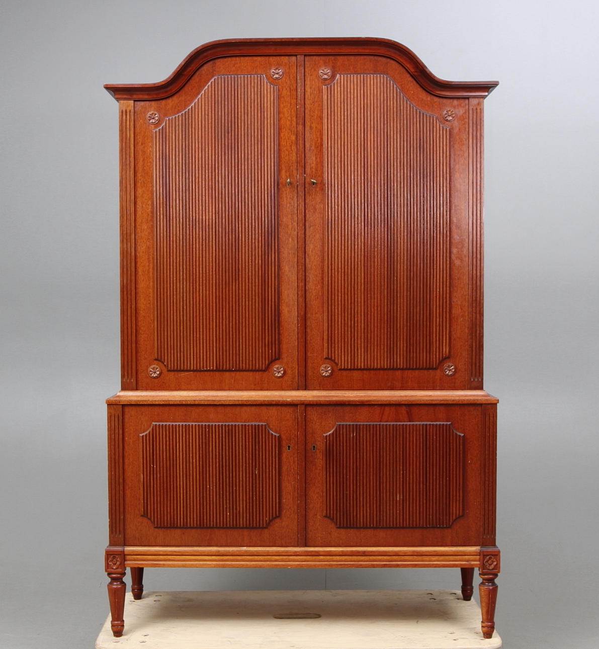 MATSALSSKÅP, Gustaviansk-stil, 1900-talets andra hälft.