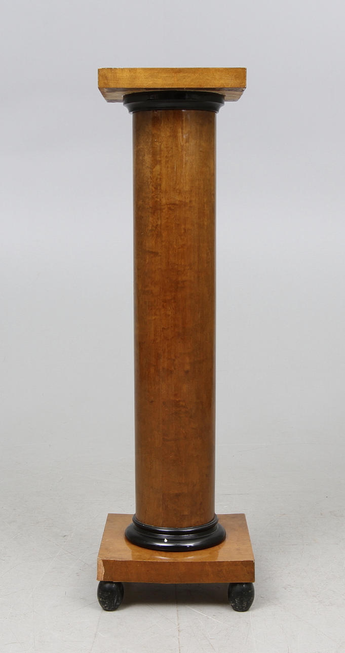 PIEDESTAL, Karl Johan-typ, 1800-tal. .