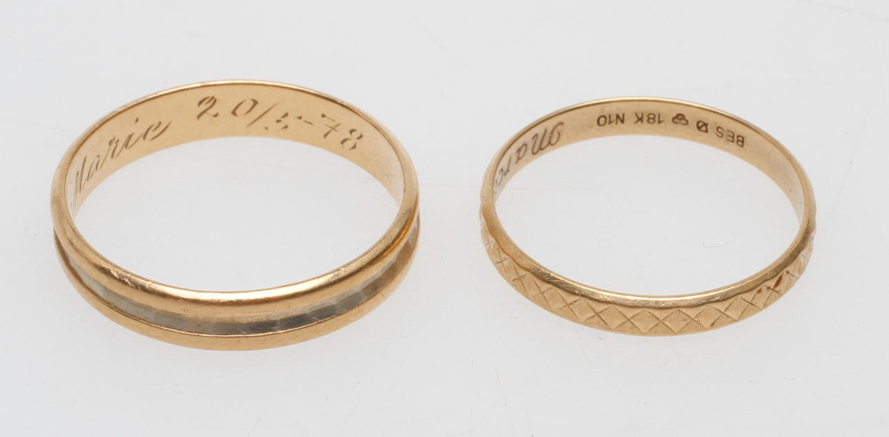 RINGAR, 2 st, 18k guld, vikt ca 5,6 gr.