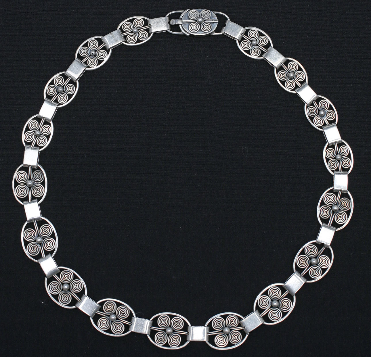 COLLIER, silver, otydliga stämplar, Göteborg, troligen 1946.