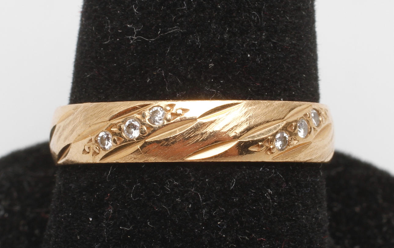 RING, 18k guld, vikt ca 2,9 gr.