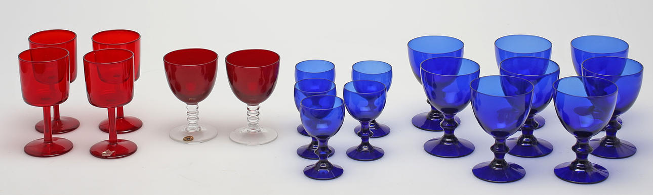 VIN OCH STARKVIN SERVISDELAR, 19 delar, glas, bland annat Kosta och Reijmyre.