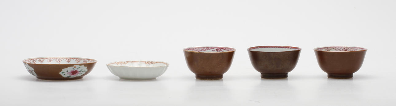 OSTINDISKAFÖREMÅL, 5 delar, porslin, 1700/1800-tal.