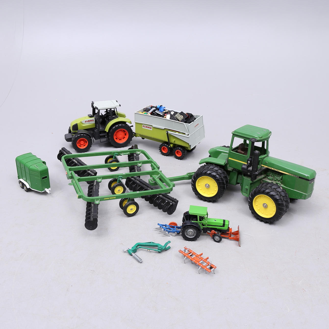 TRAKTOREN etc., John Deere, Claas, Deutz, Britains Ltd.
