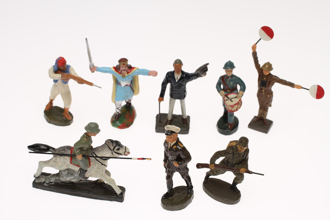 FIGURER AV MASSA blandade fabrikat 8 stycken.