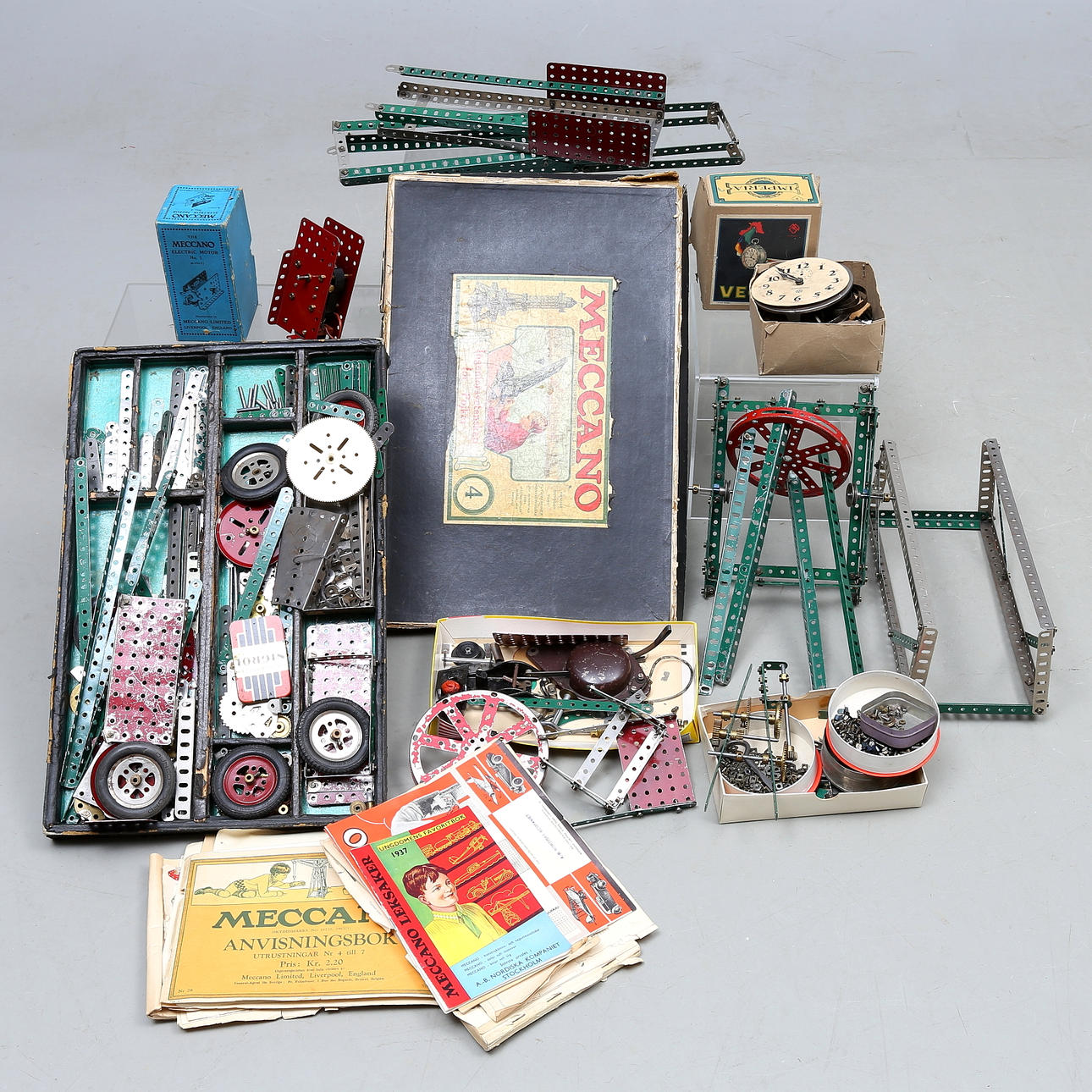 KITS DE CONSTRUCCIÓN VARIOS, incluido Meccano, 1900.