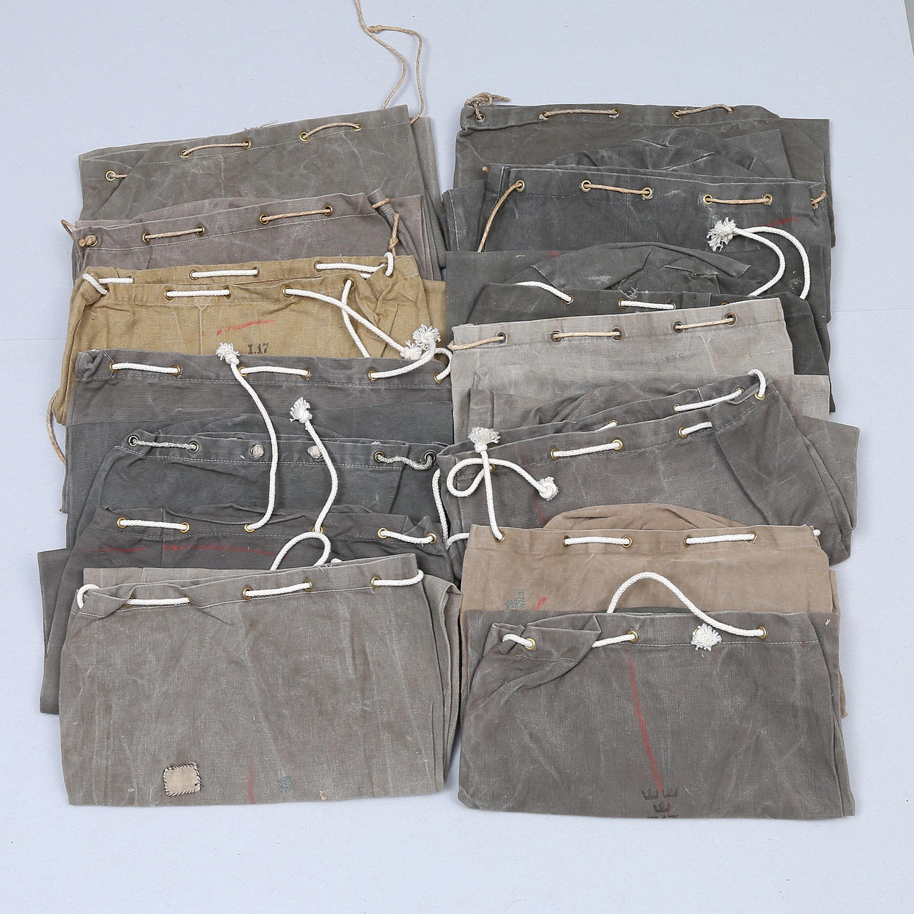 SJÖMANSSÄCKAR, 13 st, kanvastyg.
