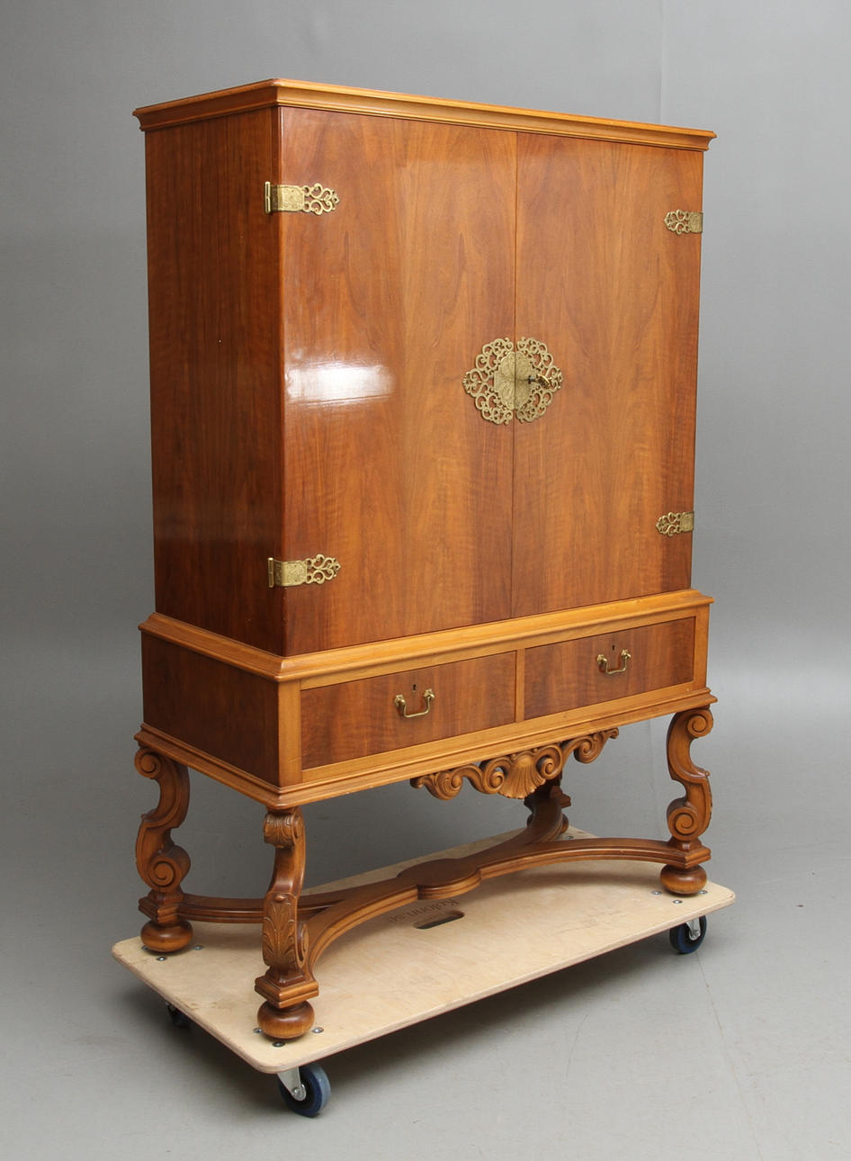 MATSALSSKÅP, renässansstil, 1900-tal.