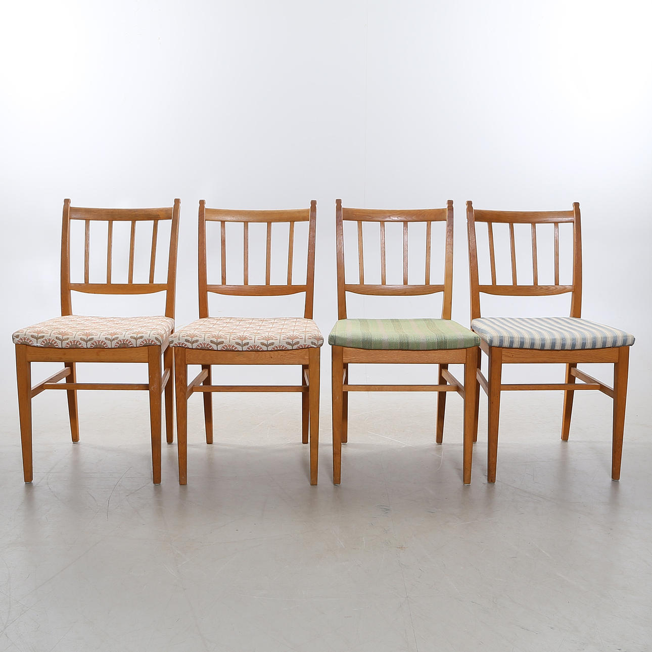 CARL MALMSTEN. Stolar, 4 st, ek, "Solna".