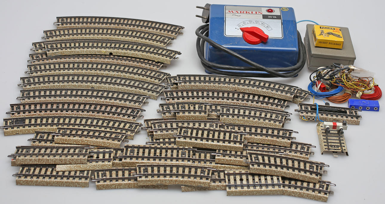 PARTI RÄLS DELAR OCH TRANFORMATOR, Märklin.