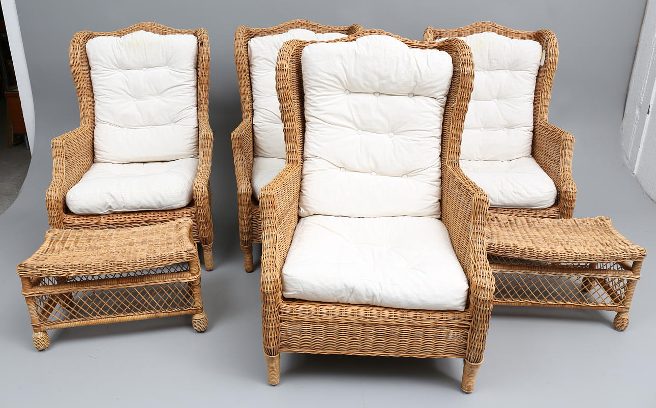 KORGSTOLAR, 4 st, samt 2 FOTPALLAR, 19/2000-tal.