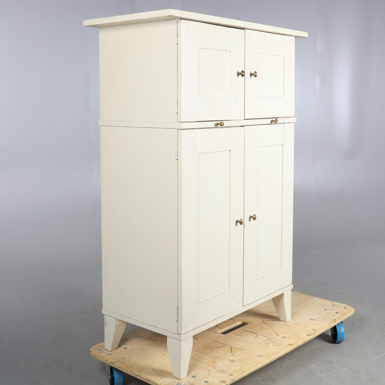 CABINETS, BRATT & KAHL Design.