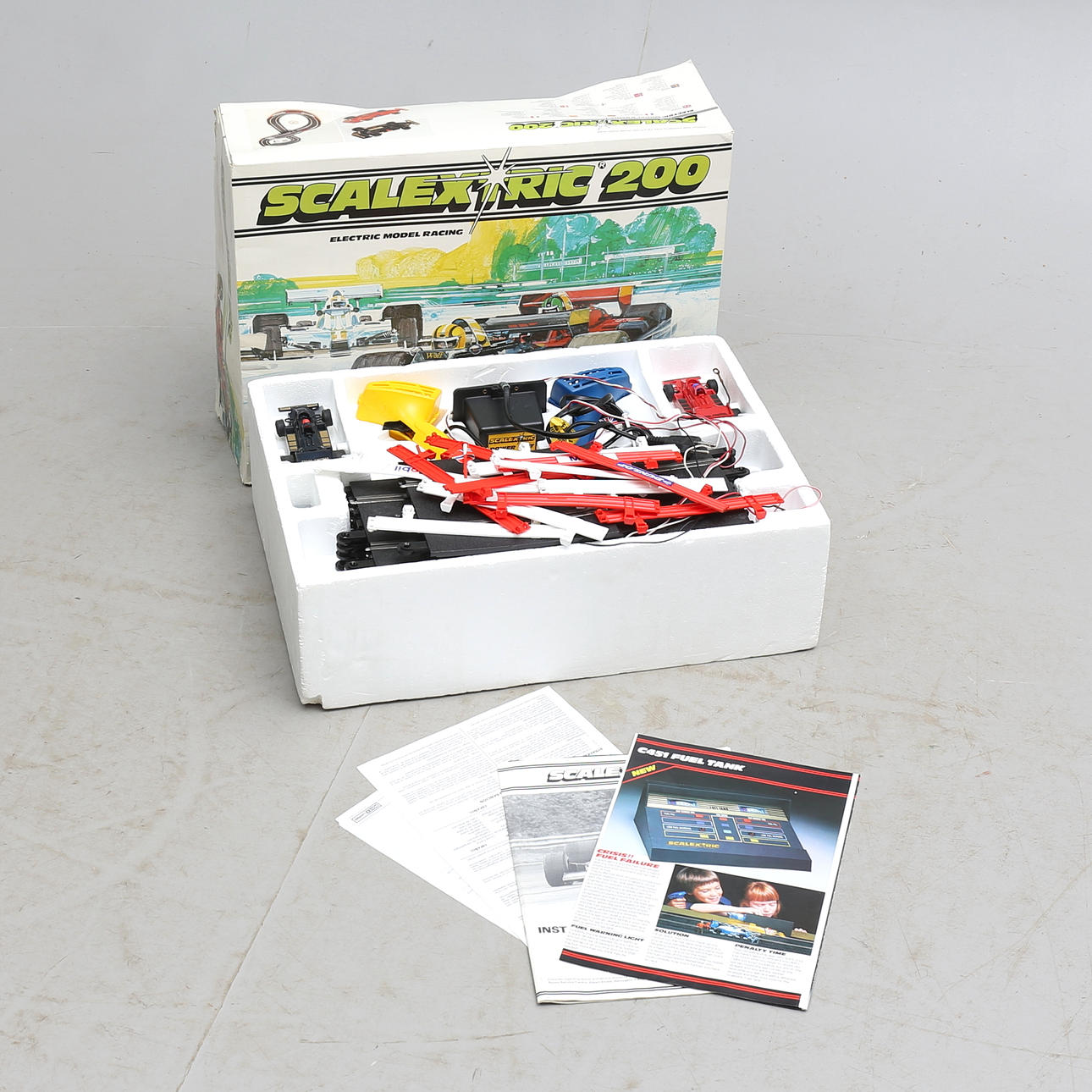 CAR TRACK, Scalextric 200.