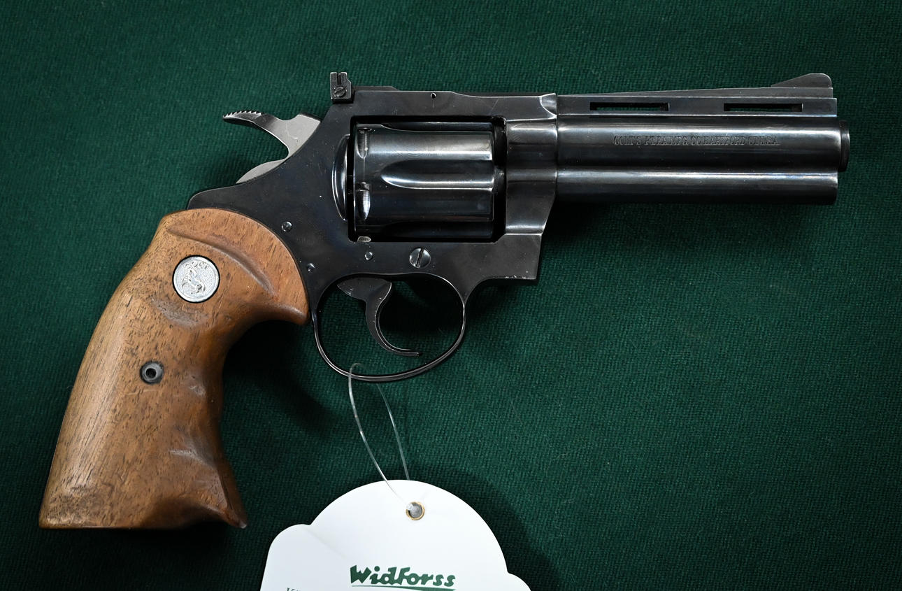 COLT. Diamondback .38 especial.