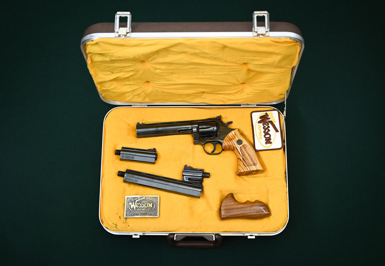 DAN WESSON. .357 MAGNUM.