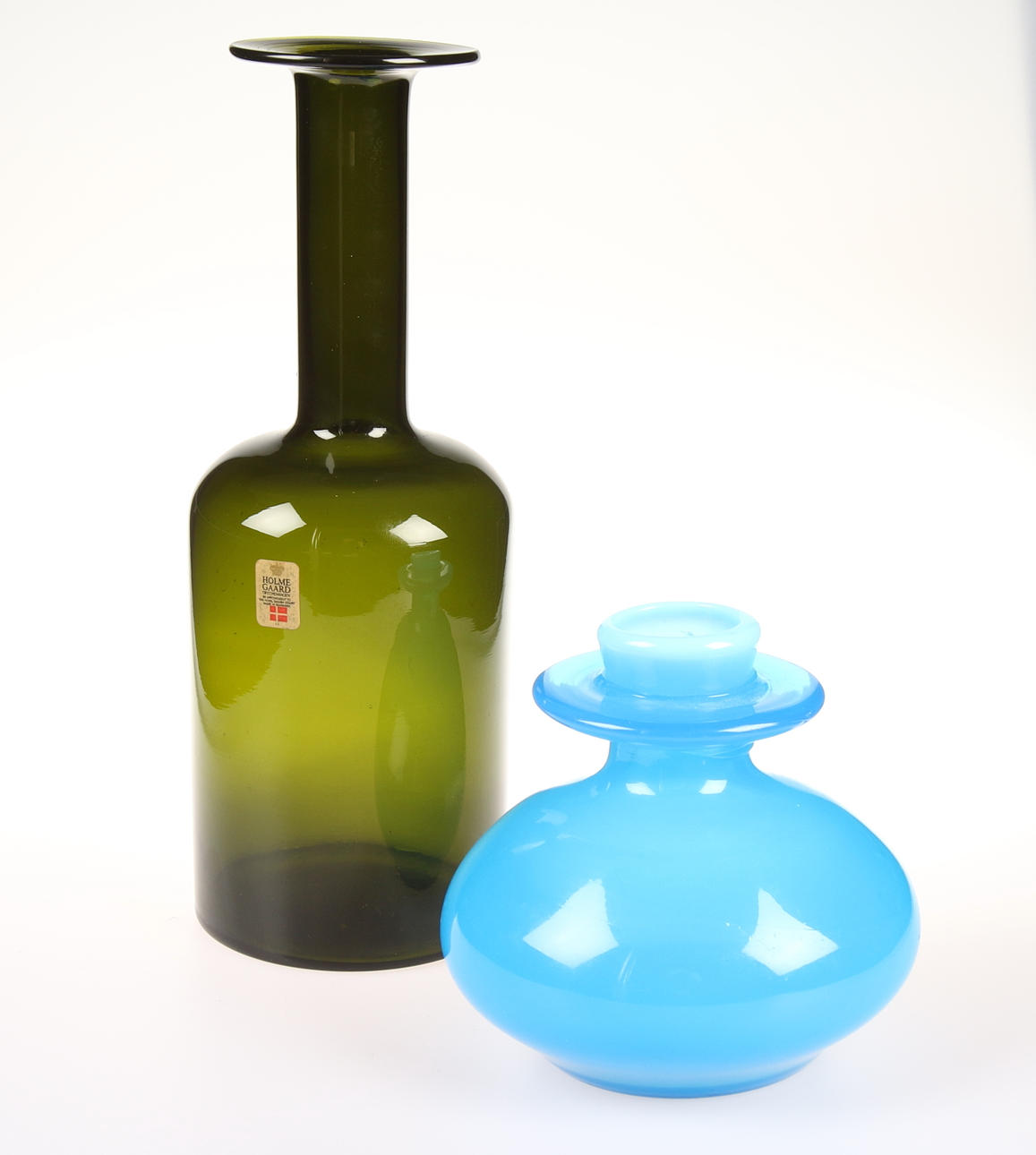 VAS, Glas, Otto Bauer, Holmegaard, + blå glasvas, Erik Höglund, 1900-talets andra hälft.